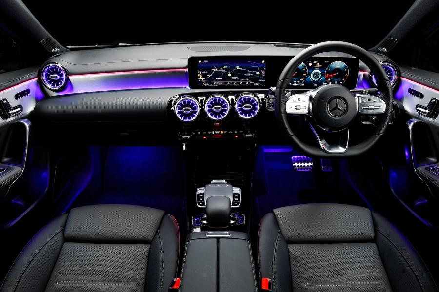 Торпедо Mercedes-Benz A200 AMG Line (W177) 2018 года  (AU) (фото 7 из 32)